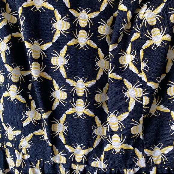 NWT Crown & Ivy Medallion Bee Print Fit and Flare Dress Sleeveless Size 4P - Picture 5 of 11